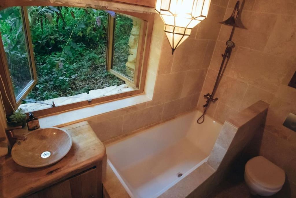 Lake House I // Alauzet Ecolodge + Nature Spa Castelnau-de-Mandailles Eksteriør billede