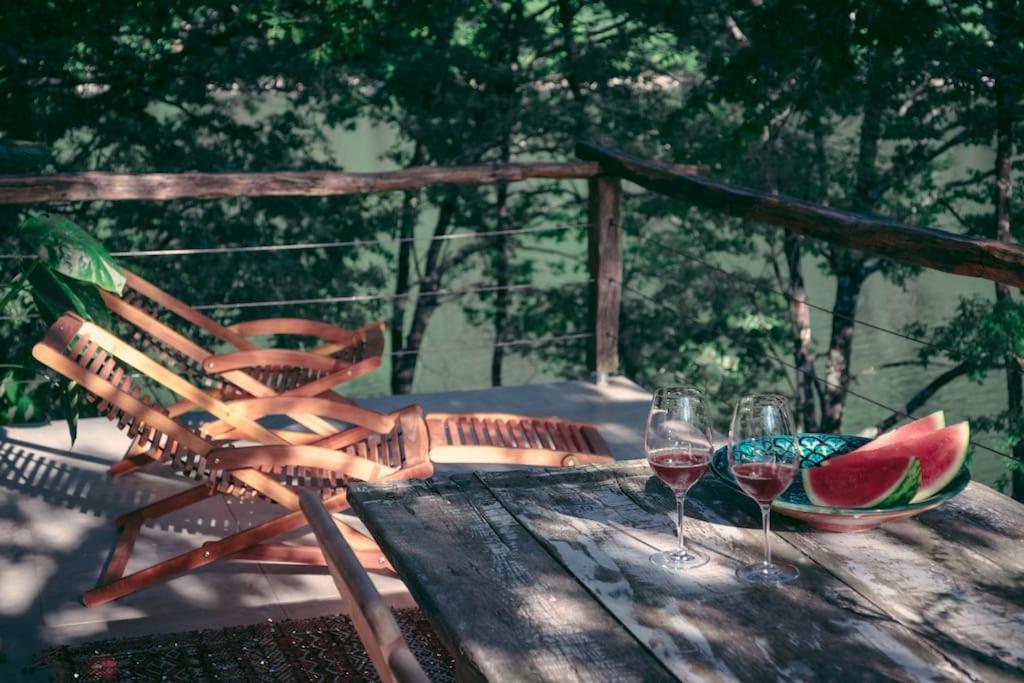 Lake House I // Alauzet Ecolodge + Nature Spa Castelnau-de-Mandailles Eksteriør billede